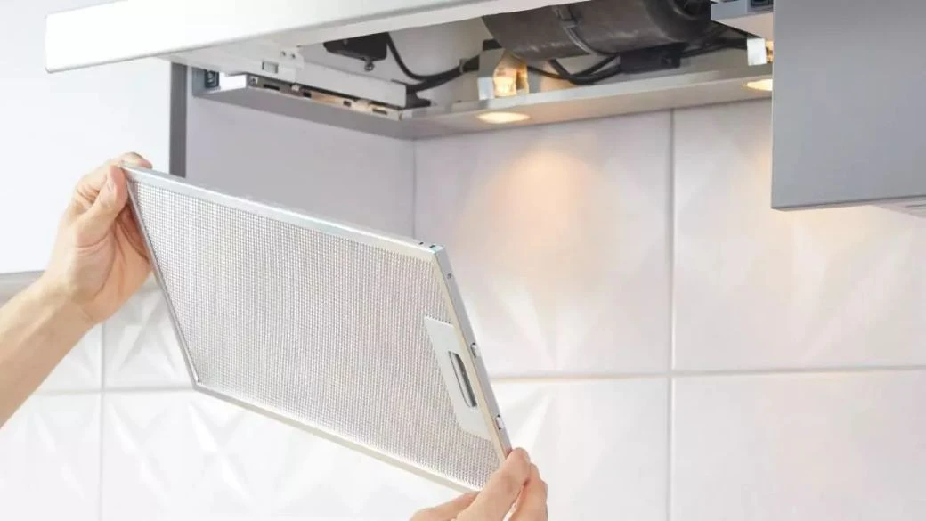 تعمیر هود سایر برندها شامل سرویس موتور، فن، فیلتر و برد با هزینه مناسب. مشکلات رایج هود آشپزخانه برندهای ایرانی و خارجی و راهکارهای نگهداری را اینجا بخوانید.